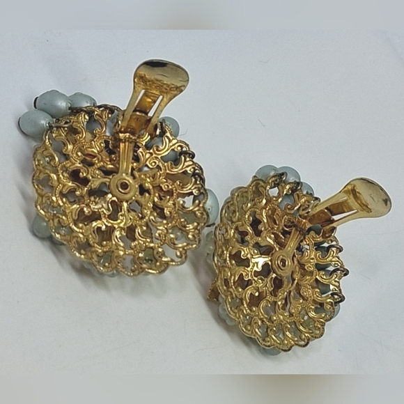 * Vintage Ornate Filagree Back Blue Floral Clip On Earrings - Picture 6 of 7